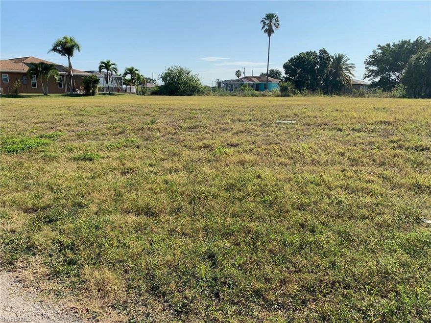 Affordable Single Family Buildable Lot - bring all offers - growing quiet area - easy access to shopping, medical offices, restaurants - Come to Paradise, enjoy One of Floridas Fastest growing area. .... CAPE CORAL ....