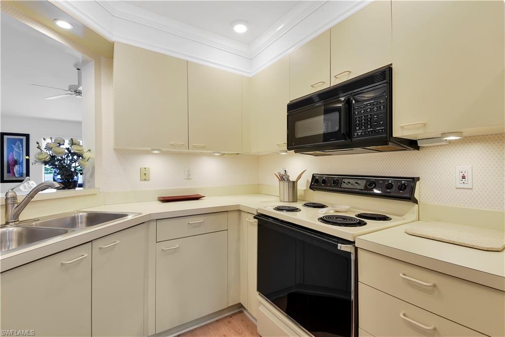 LAKESIDE GARDENS - Residential