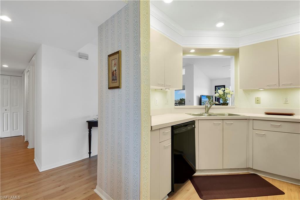 LAKESIDE GARDENS - Residential