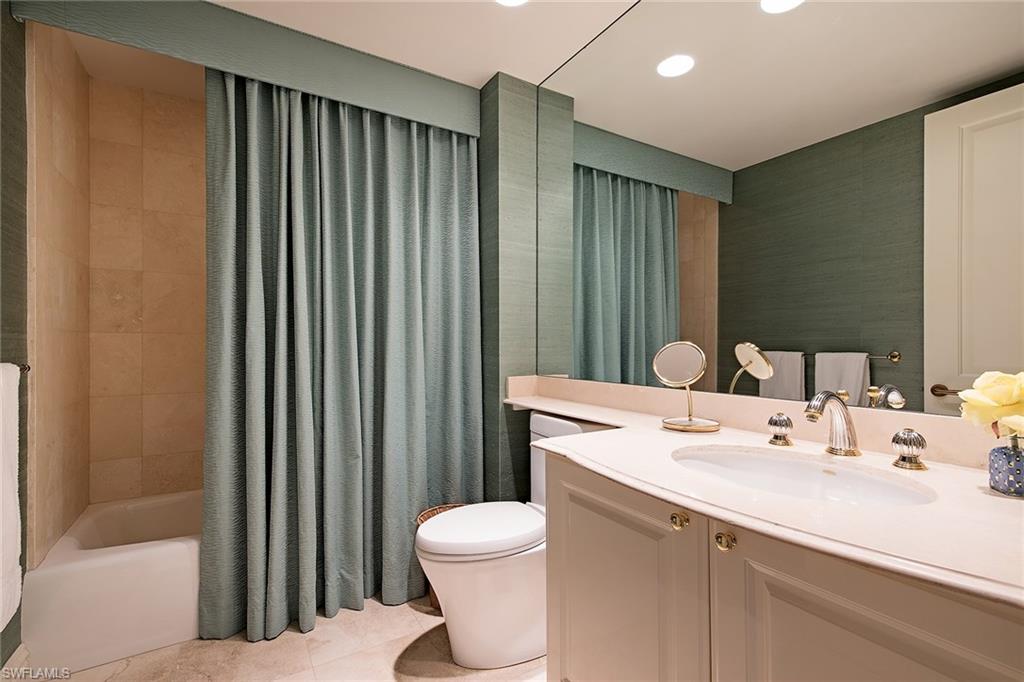 WINDSOR AT BAY COLONY - Residential