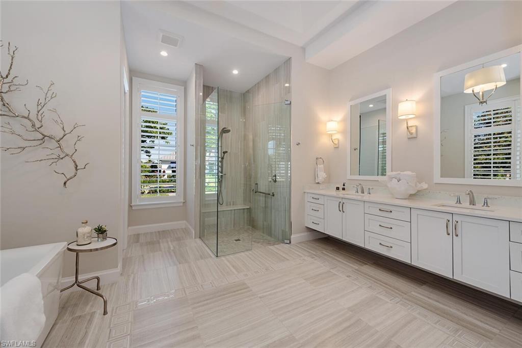 THE ENCLAVE OF DISTINCTION - Residential