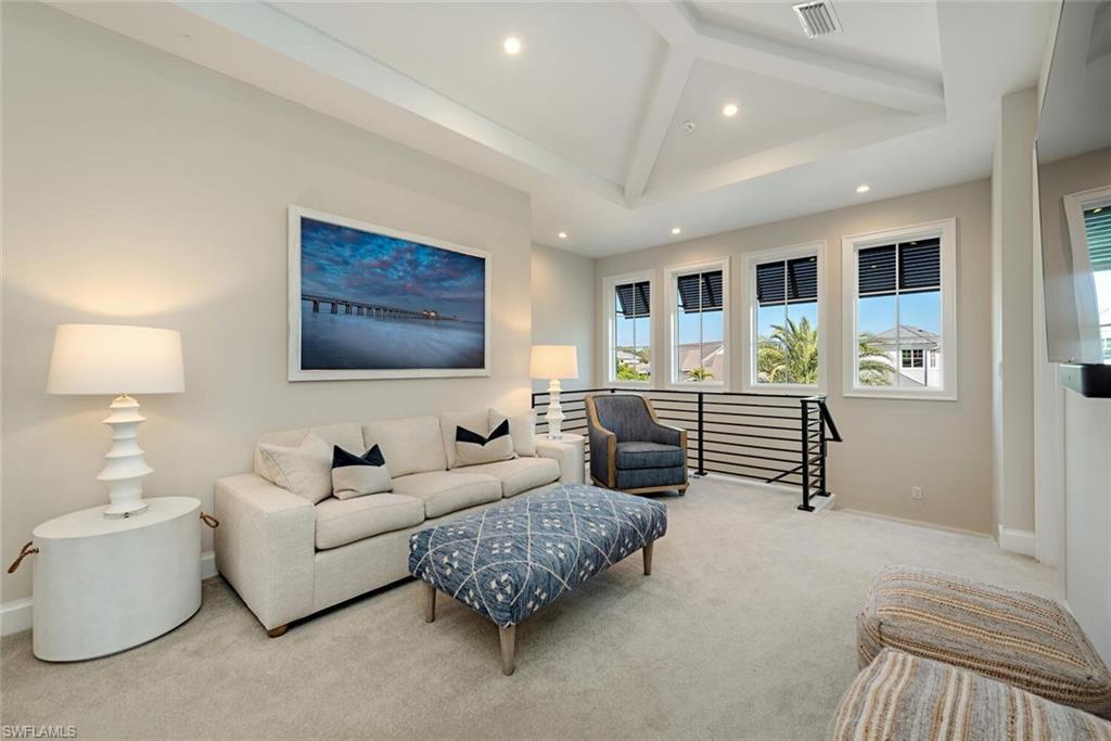 THE ENCLAVE OF DISTINCTION - Residential