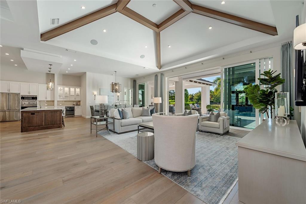 THE ENCLAVE OF DISTINCTION - Residential