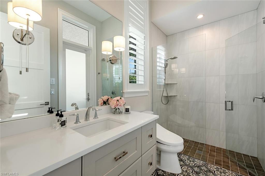 THE ENCLAVE OF DISTINCTION - Residential