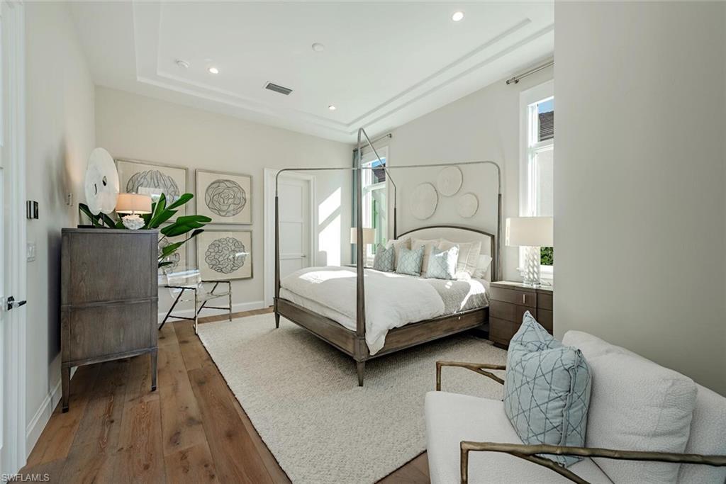 THE ENCLAVE OF DISTINCTION - Residential