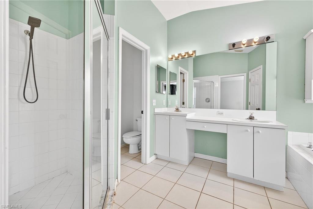 VARSITY LAKES - Residential