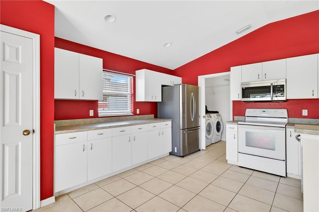 VARSITY LAKES - Residential