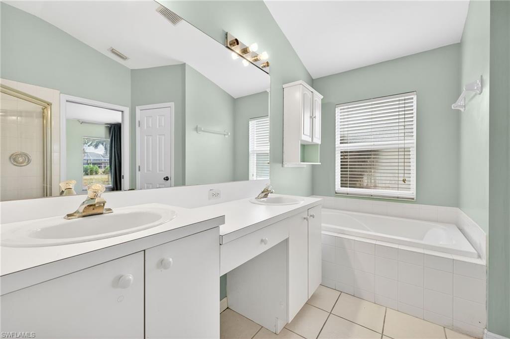 VARSITY LAKES - Residential