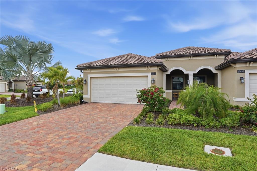 ESPLANADE LAKE CLUB - Residential