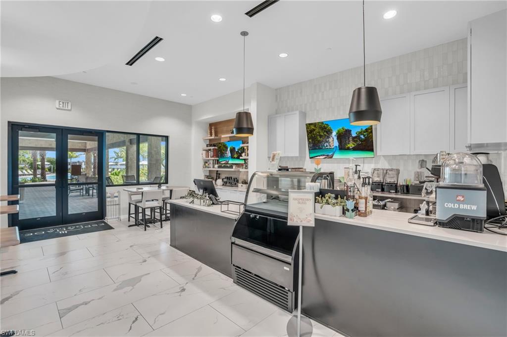 ESPLANADE LAKE CLUB - Residential