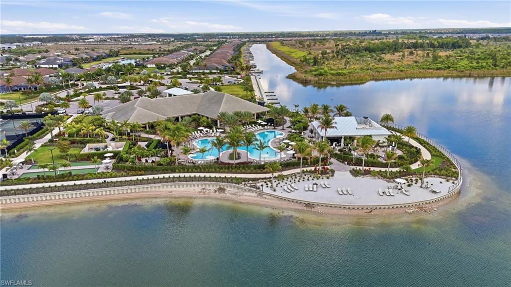 ESPLANADE LAKE CLUB - Residential