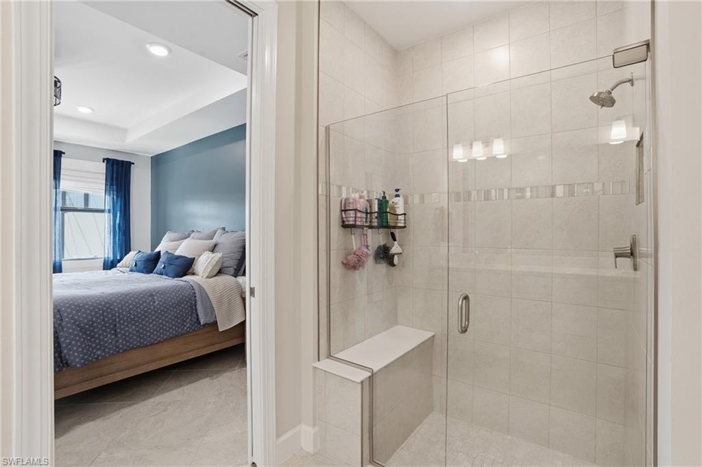 ESPLANADE LAKE CLUB - Residential