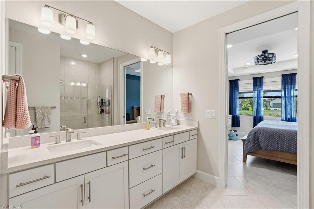 ESPLANADE LAKE CLUB - Residential