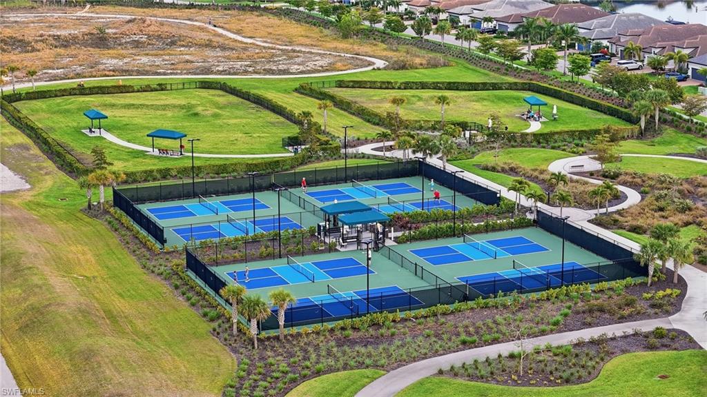 ESPLANADE LAKE CLUB - Residential