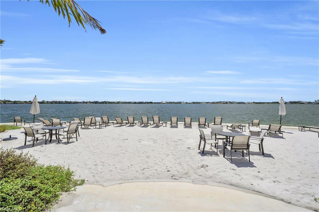 ESPLANADE LAKE CLUB - Residential