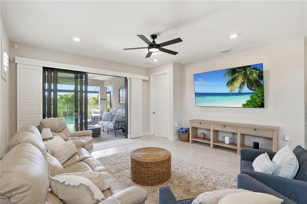 ESPLANADE LAKE CLUB - Residential