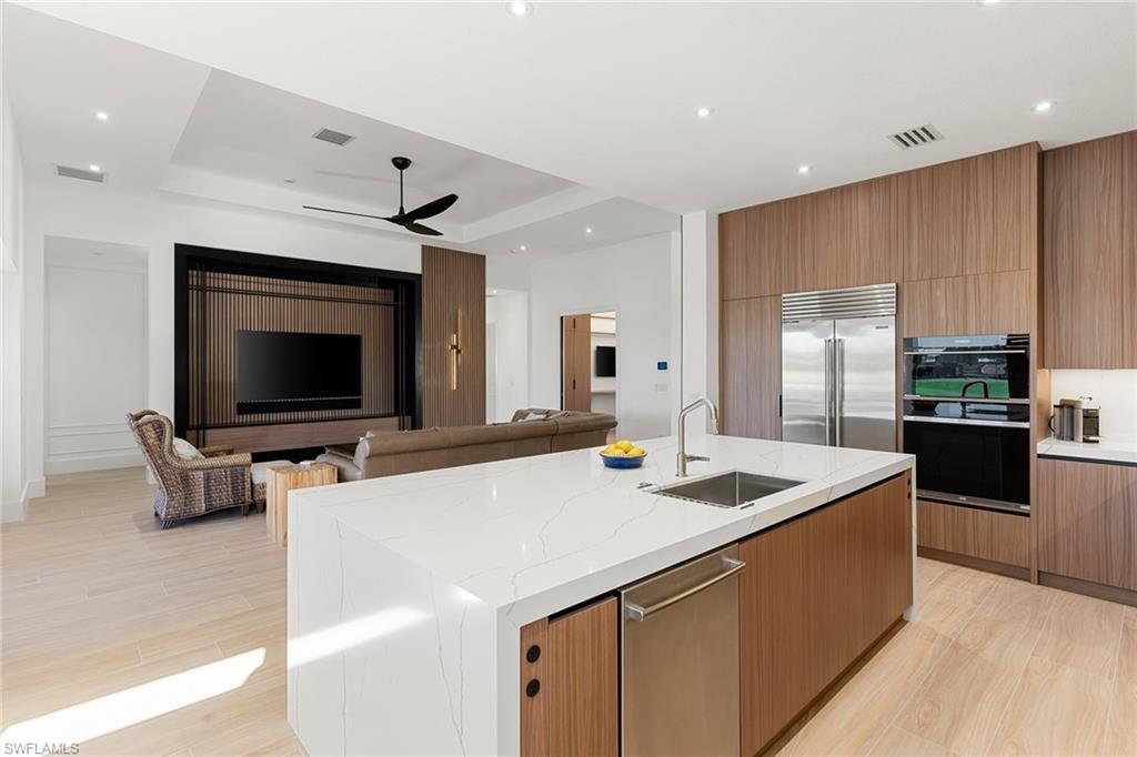 MUSTANG ISLAND - Residential