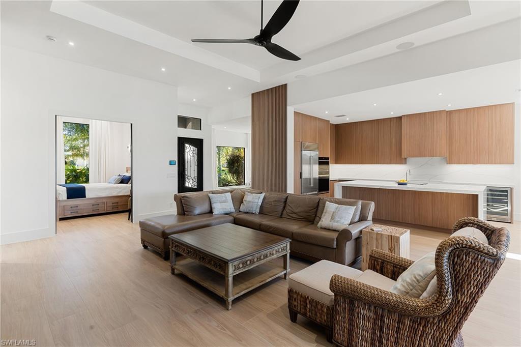 MUSTANG ISLAND - Residential