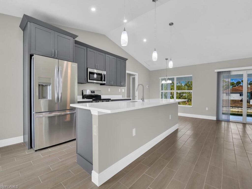 CAPE CORAL - Residential