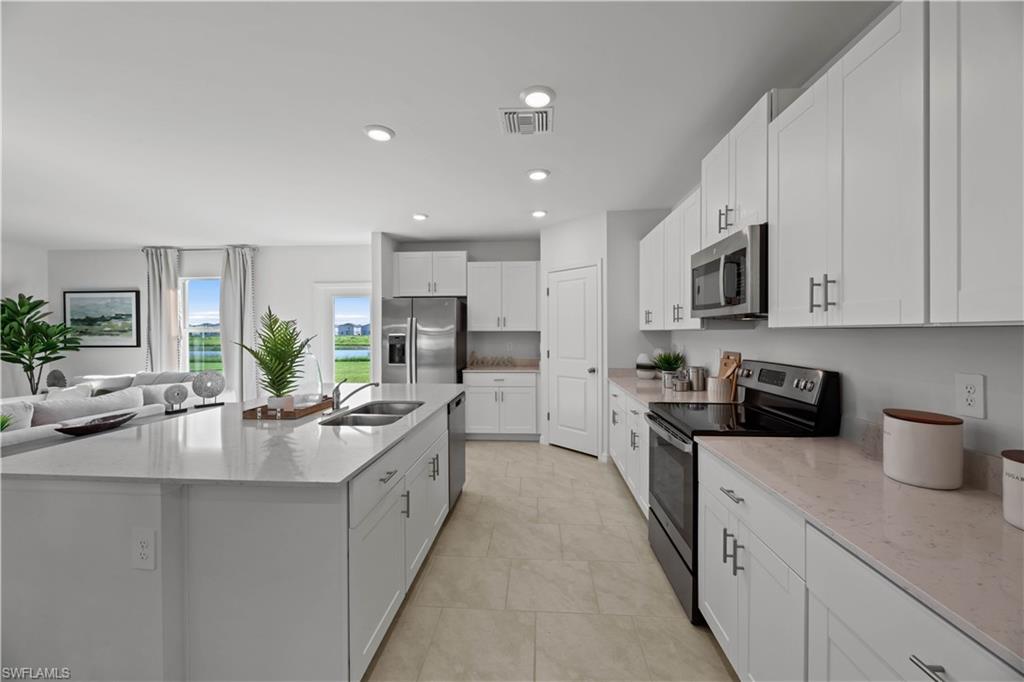 SAVANNA LAKES - Residential