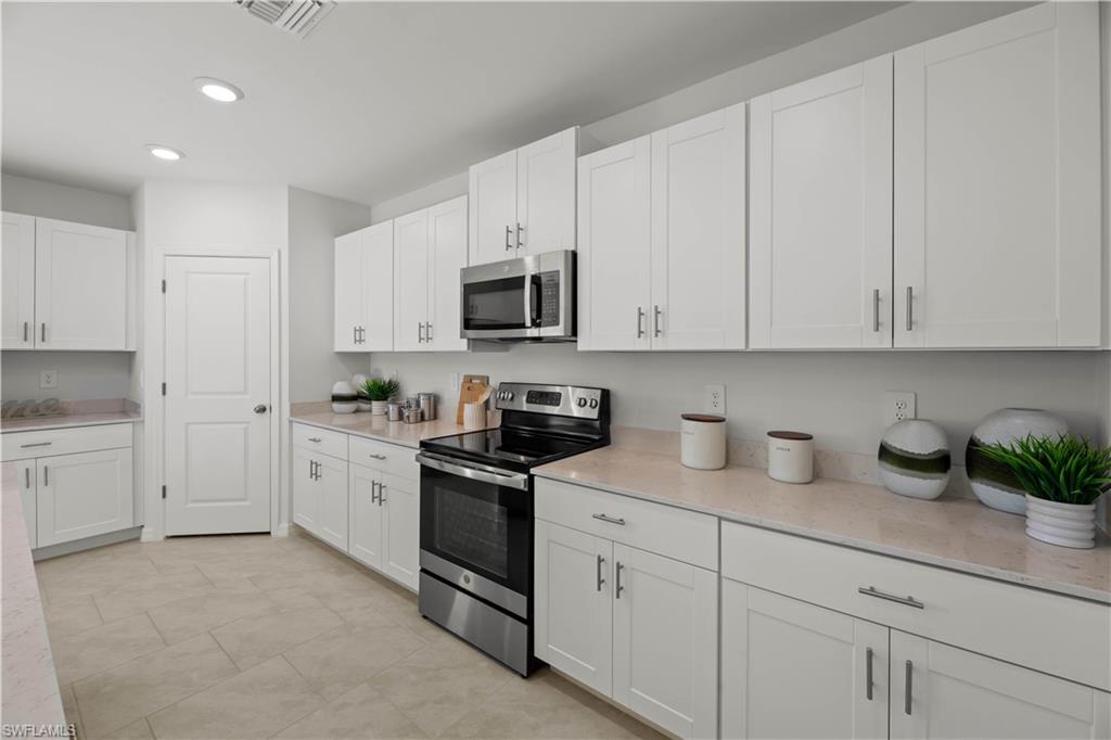 SAVANNA LAKES - Residential