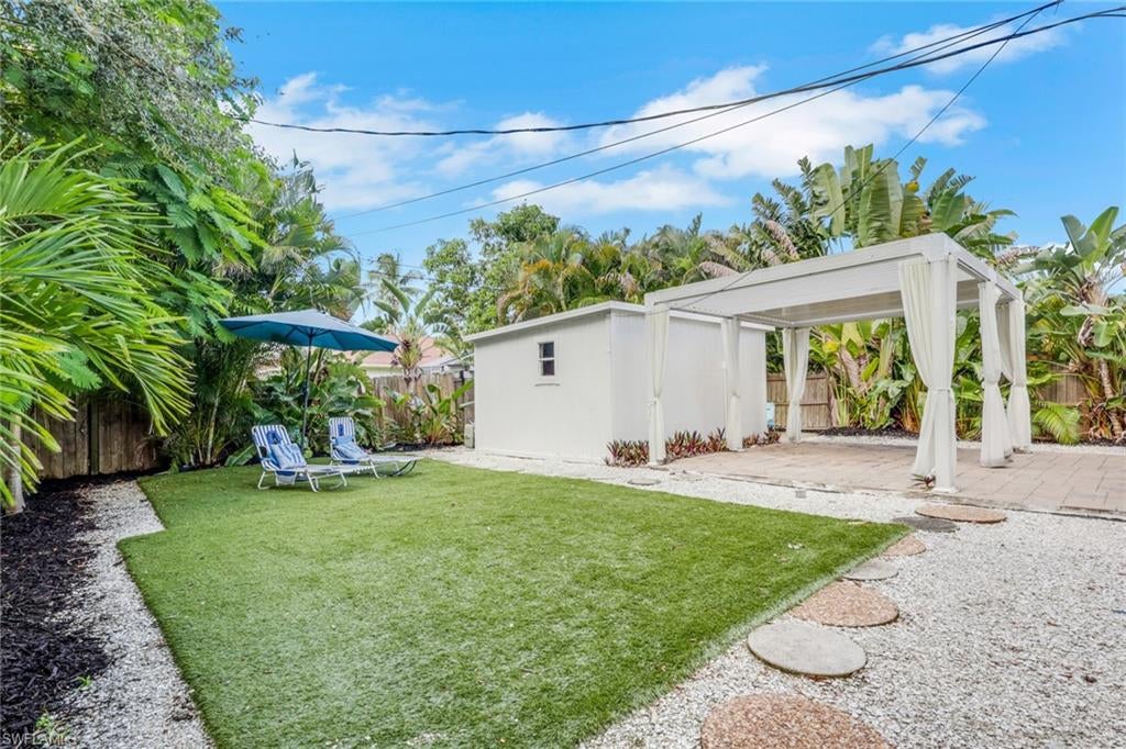 862 95th AVE N