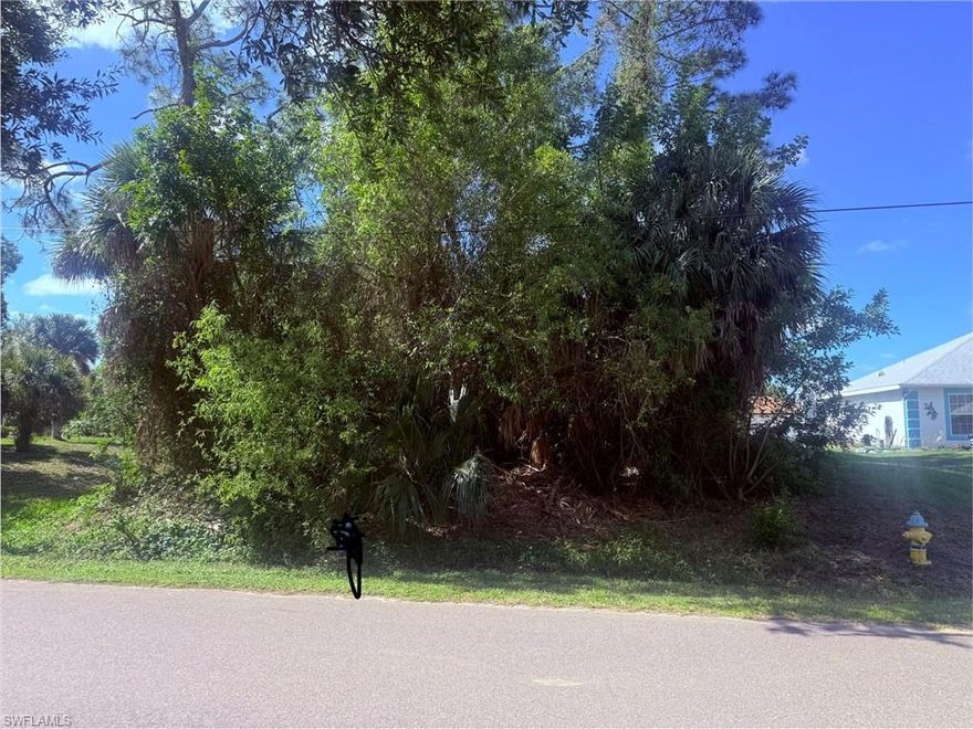 Build your Florida dream home on this beautiful 10,000 sq ft wooded lot in North Port. This property offers mature trees with plenty of space for your home. Highly desirable southern rear exposure. Conveniently located near shopping, dining, golf courses and Gulf Beaches. Rear southern exposure. Between 4073 and 4163 Watova Ave. Lot 17.