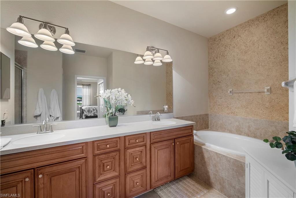 COACH HOMES AT HERITAGE BAY - Residential