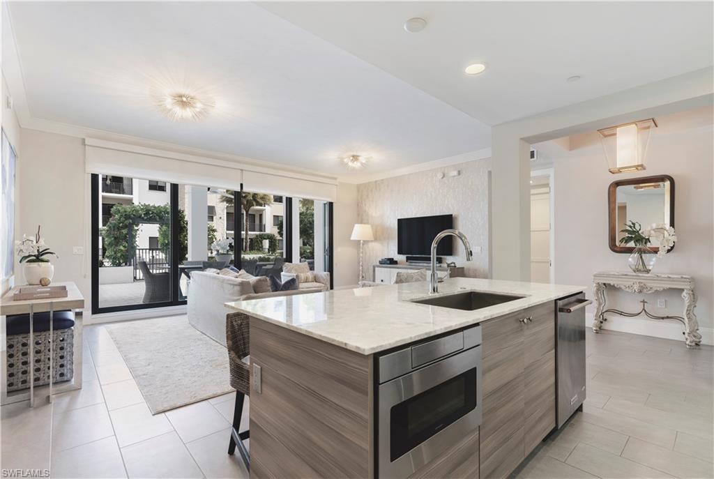 NAPLES SQUARE - Residential