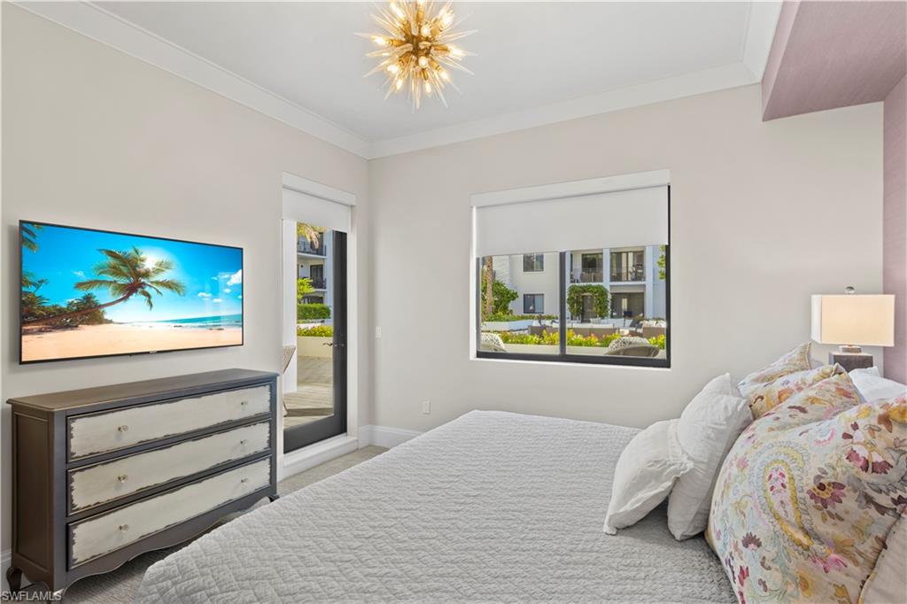 NAPLES SQUARE - Residential