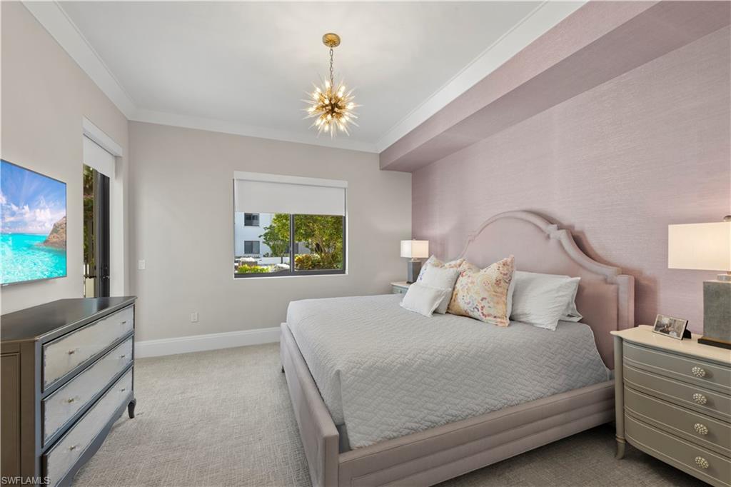 NAPLES SQUARE - Residential