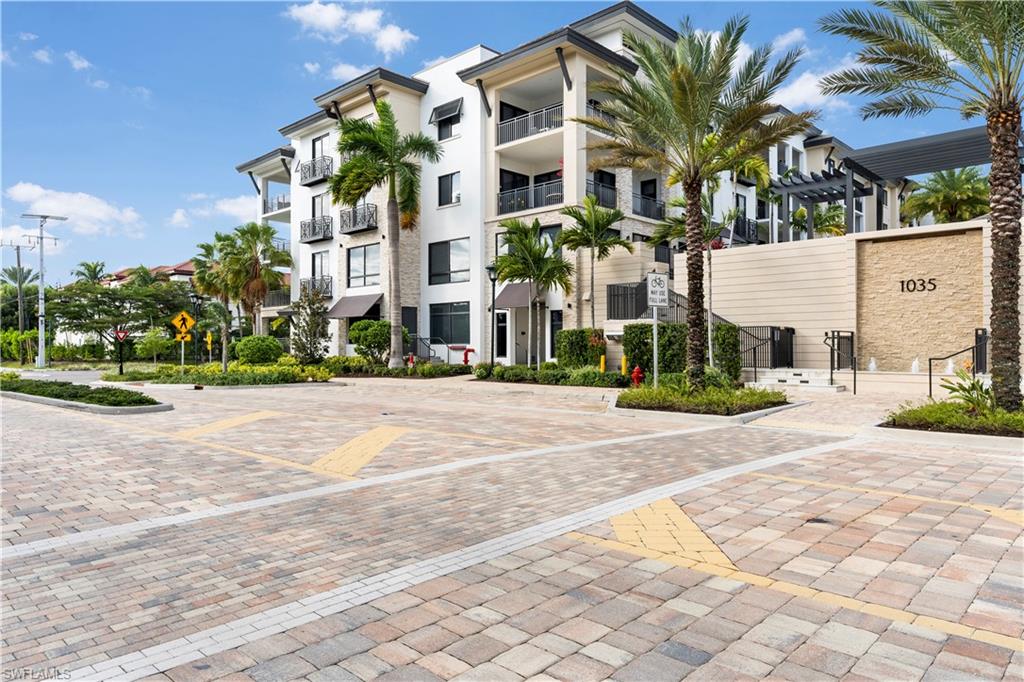 NAPLES SQUARE - Residential
