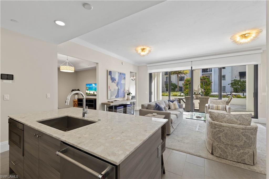 NAPLES SQUARE - Residential