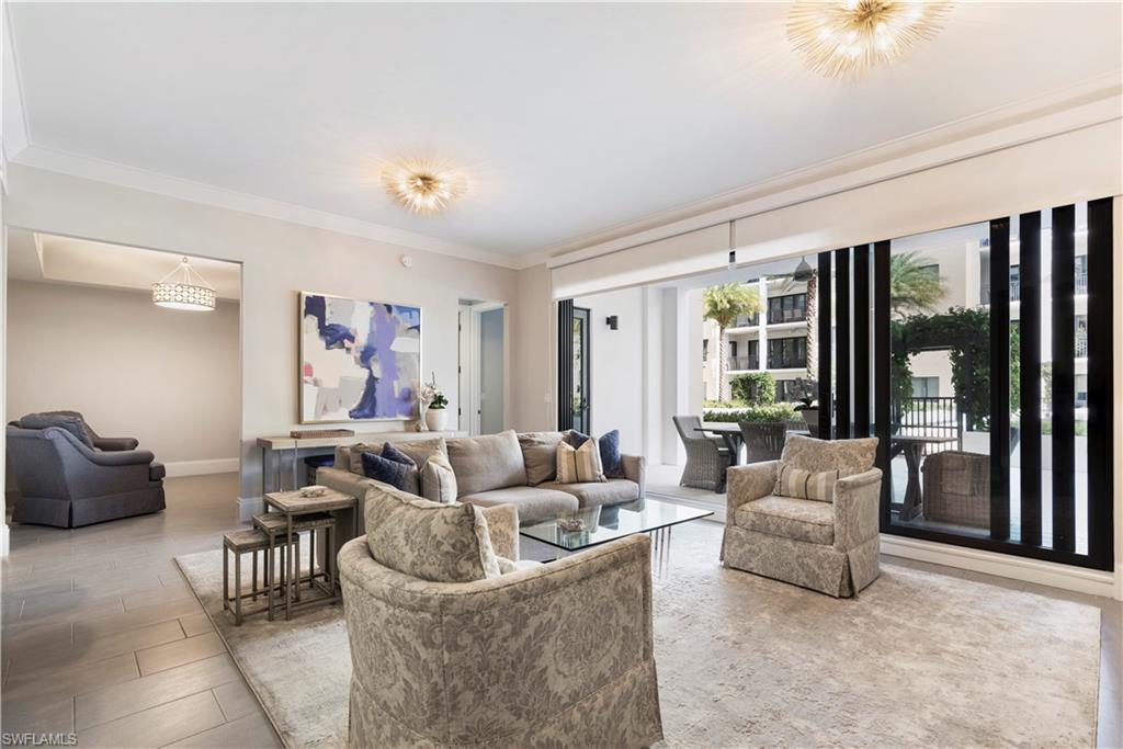 NAPLES SQUARE - Residential