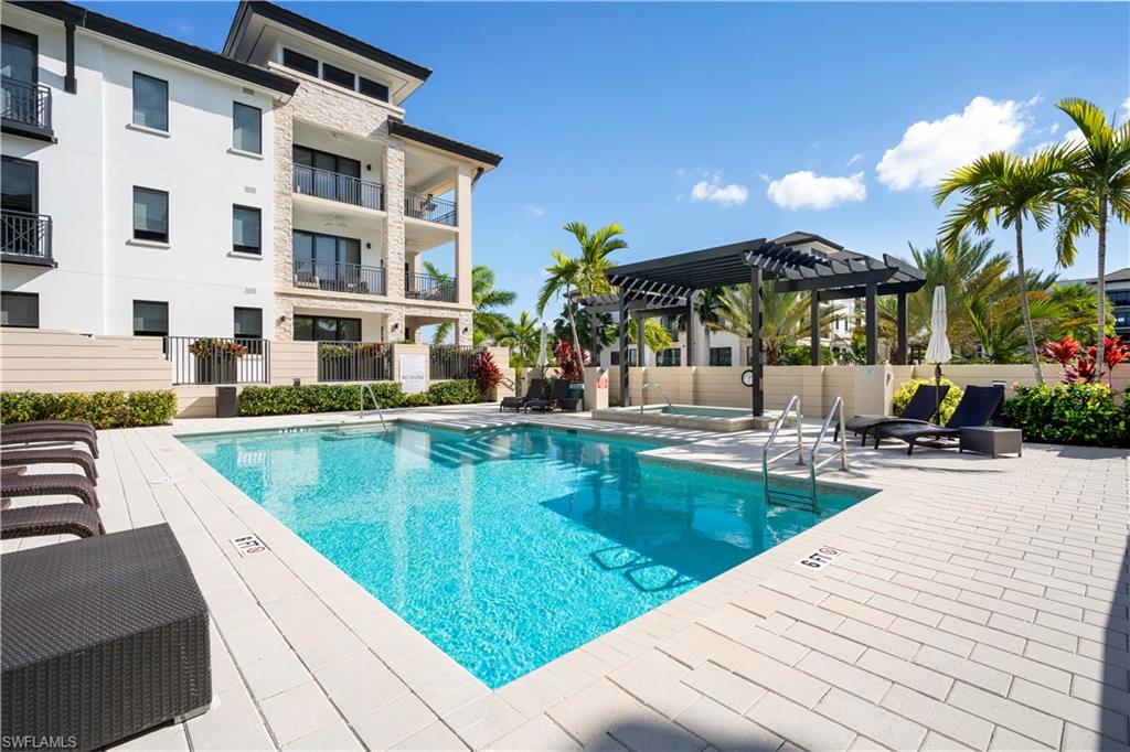 NAPLES SQUARE - Residential