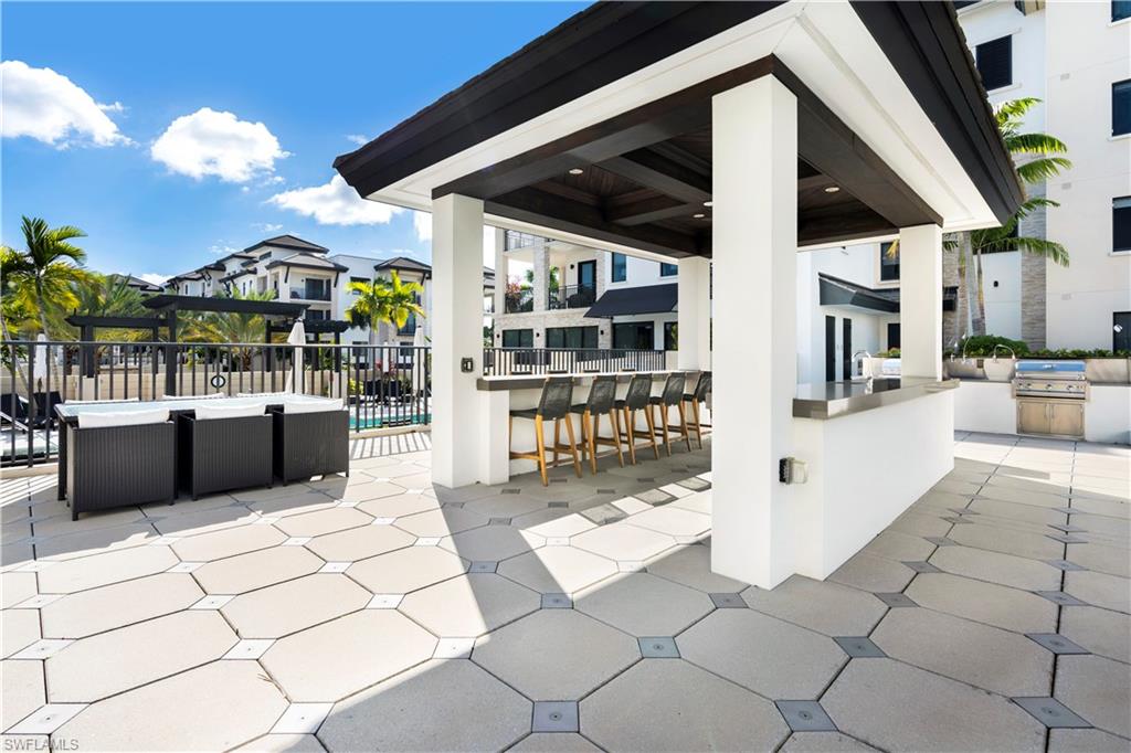 NAPLES SQUARE - Residential