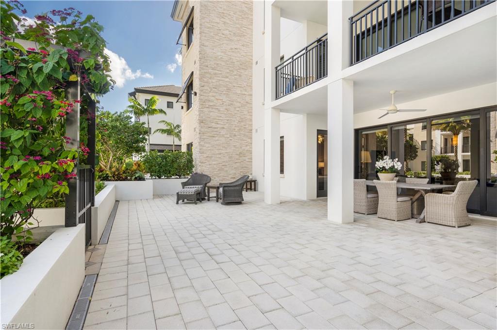 NAPLES SQUARE - Residential