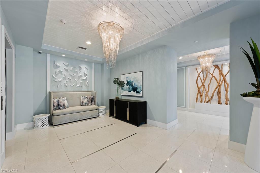 NAPLES SQUARE - Residential