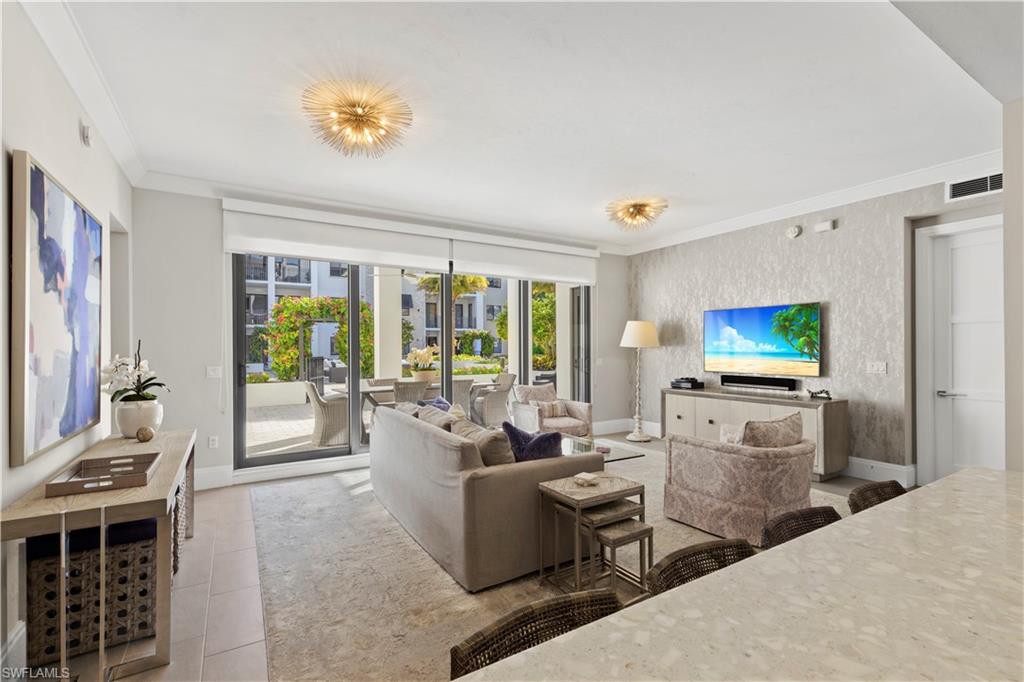 NAPLES SQUARE - Residential