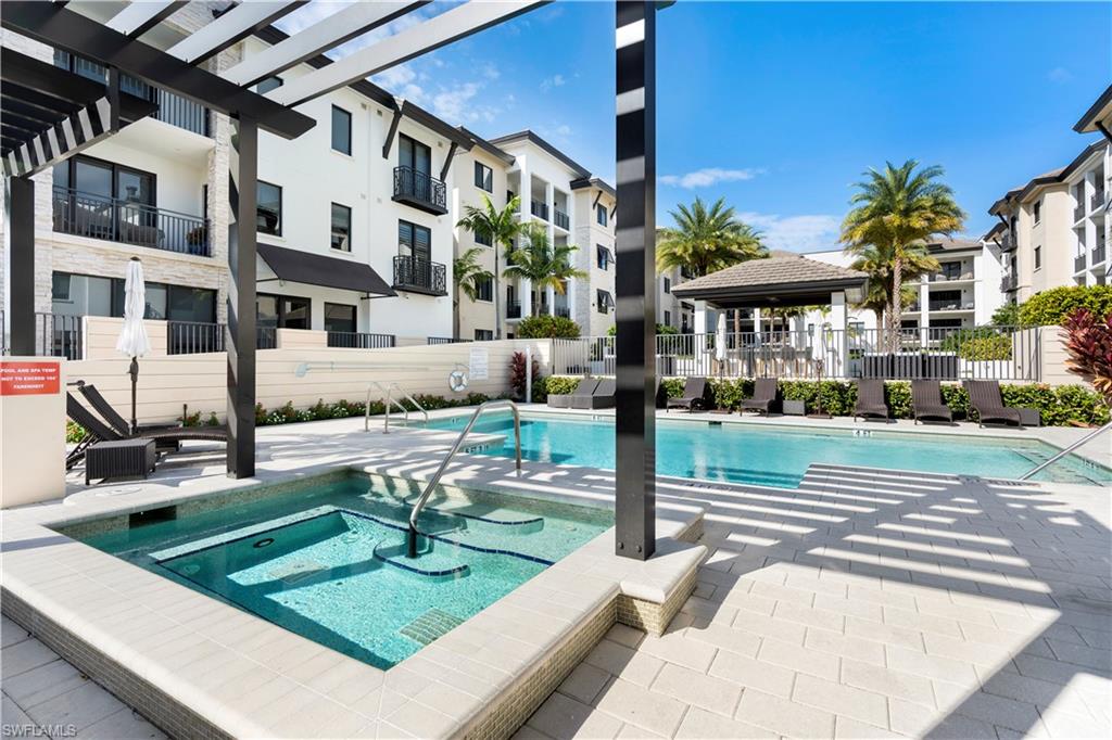 NAPLES SQUARE - Residential