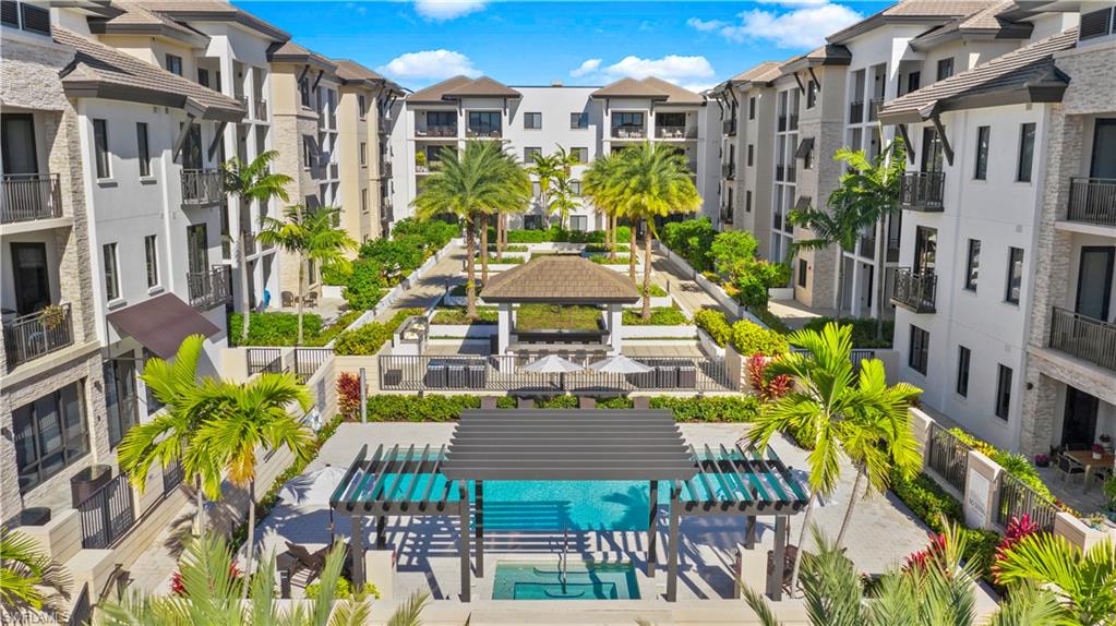 NAPLES SQUARE - Residential