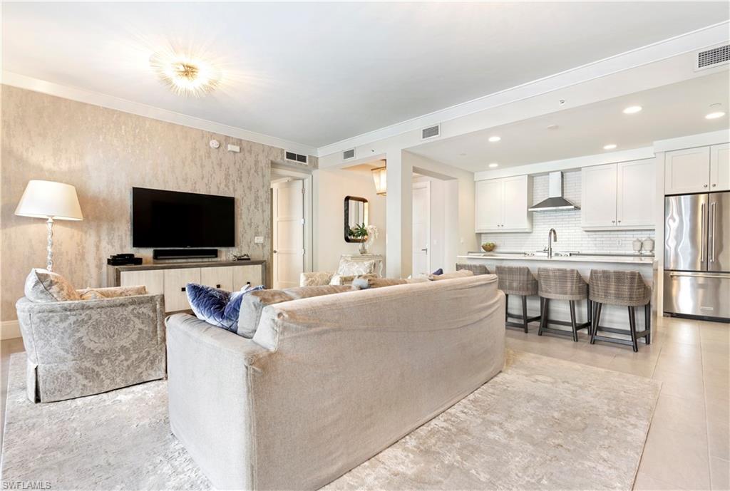 NAPLES SQUARE - Residential