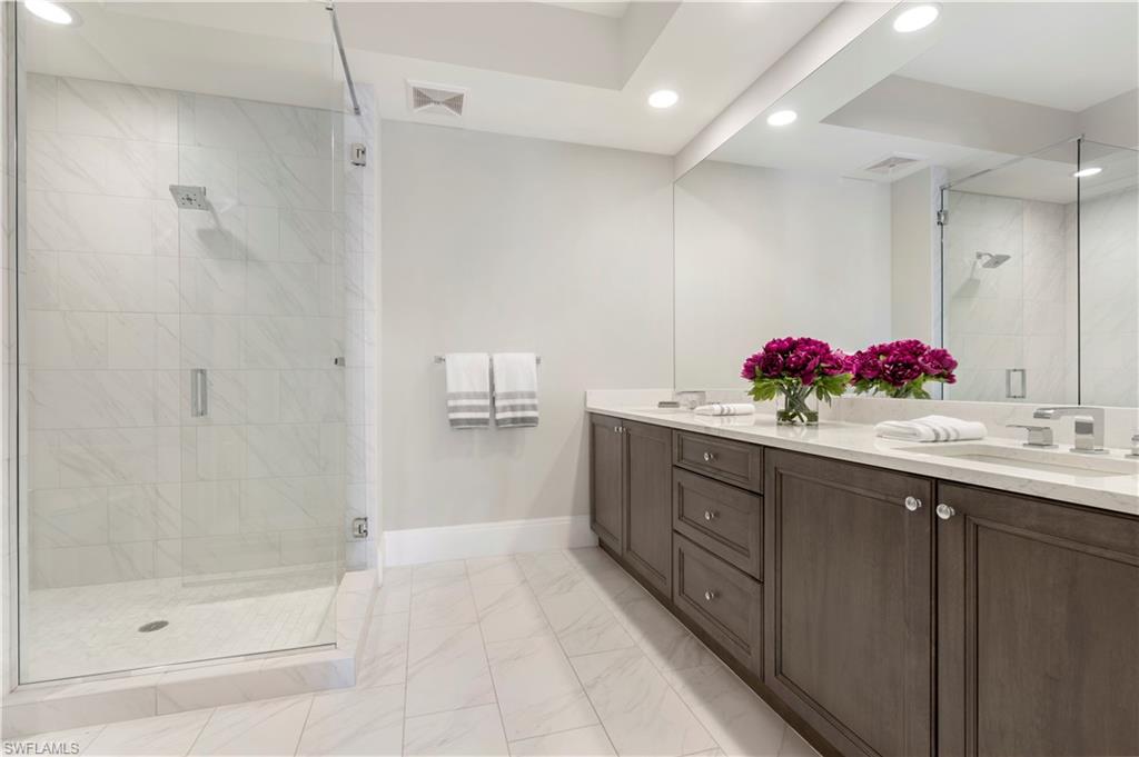 NAPLES SQUARE - Residential