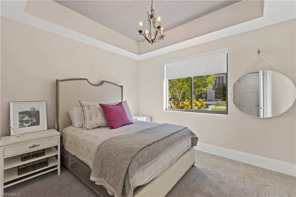 NAPLES SQUARE - Residential