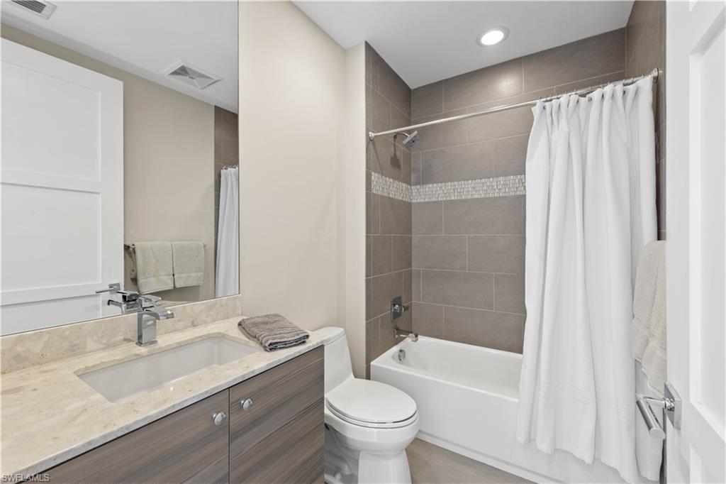 NAPLES SQUARE - Residential