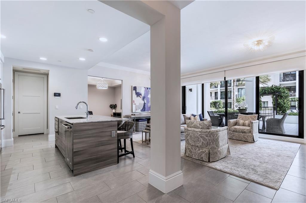 NAPLES SQUARE - Residential