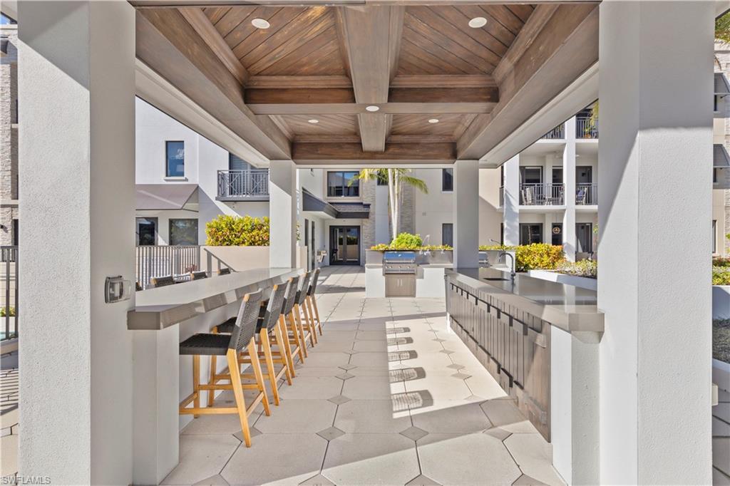 NAPLES SQUARE - Residential