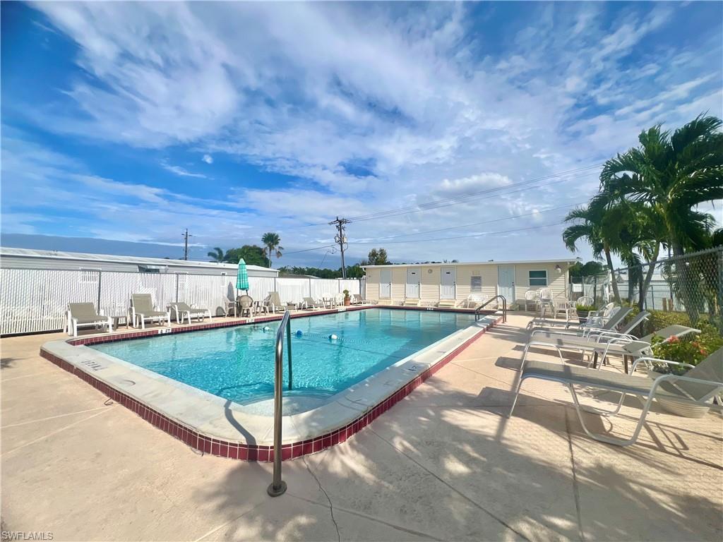 NAPLES MOBILE ESTATES - Residential