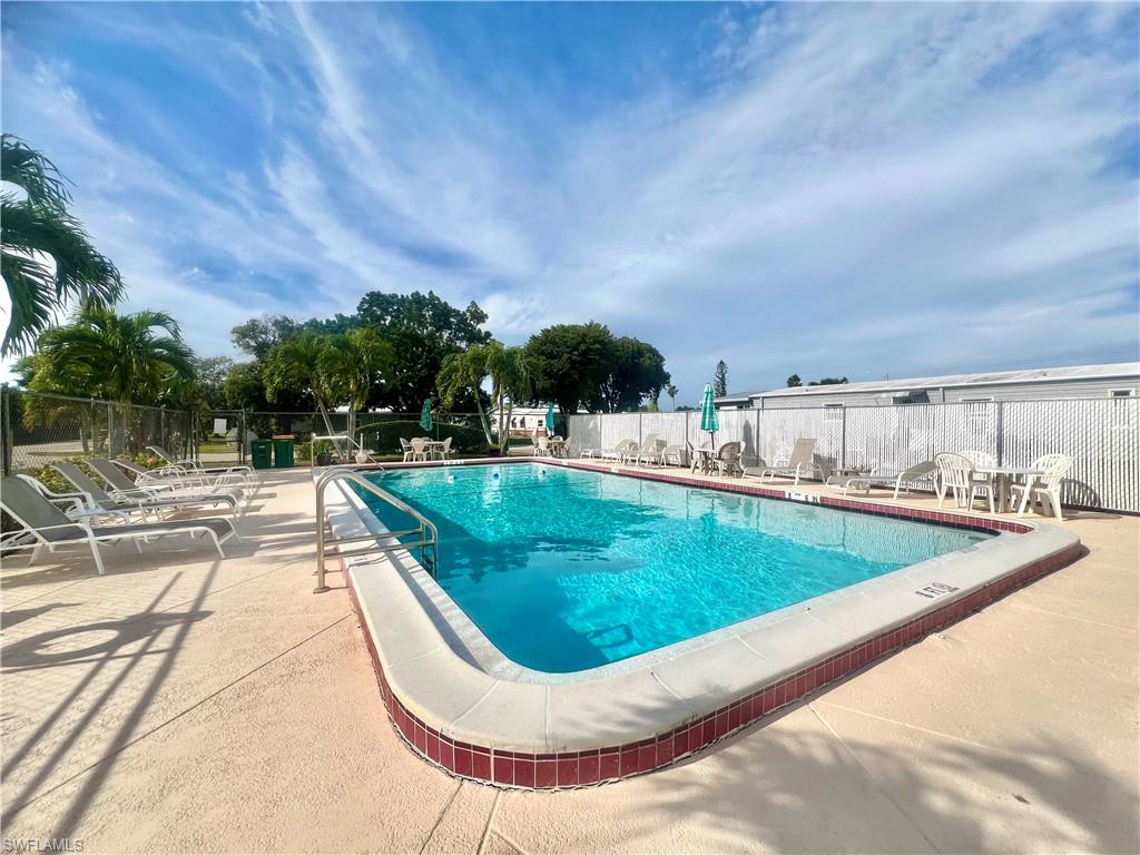 NAPLES MOBILE ESTATES - Residential