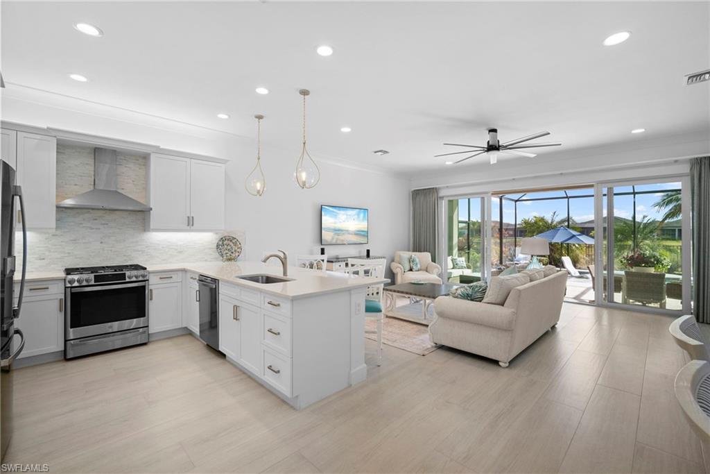 VALENCIA TRAILS - Residential